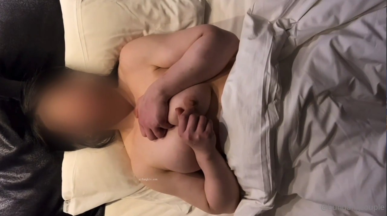 性感校园女孩甜甜地射出来